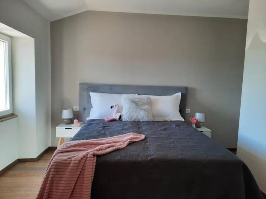 Holiday Home For 8 People, Pool + Sea View Vilanija Luaran gambar