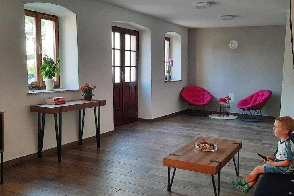Holiday Home For 8 People, Pool + Sea View Vilanija Luaran gambar