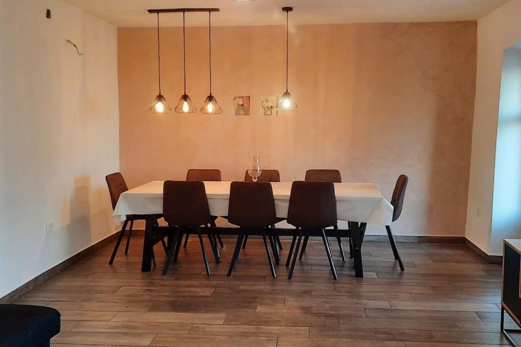 Holiday Home For 8 People, Pool + Sea View Vilanija Luaran gambar