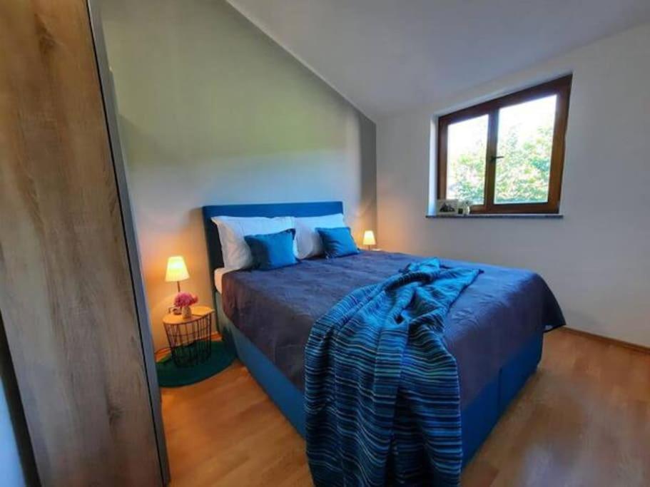 Holiday Home For 8 People, Pool + Sea View Vilanija Luaran gambar
