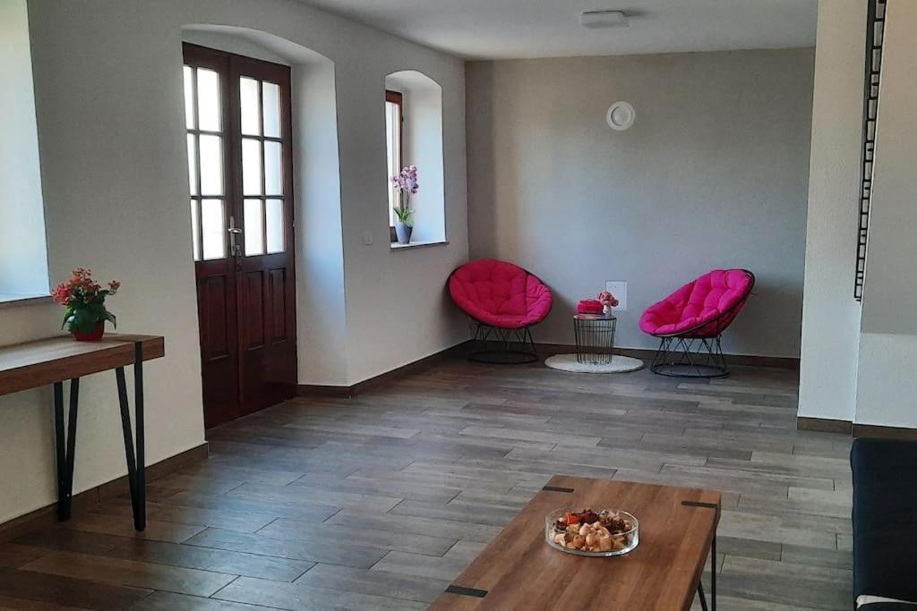Holiday Home For 8 People, Pool + Sea View Vilanija Luaran gambar